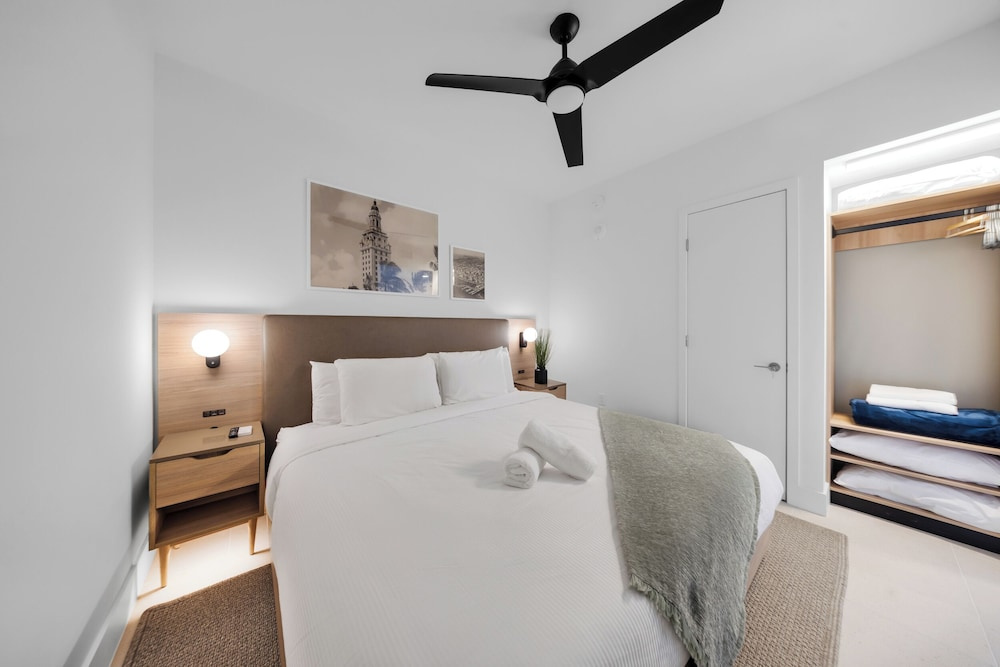 1-BD Condo in DTW Miami - City Views