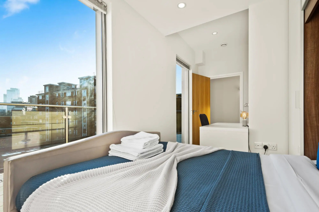 Three Bedroom Apartment in Hoxton