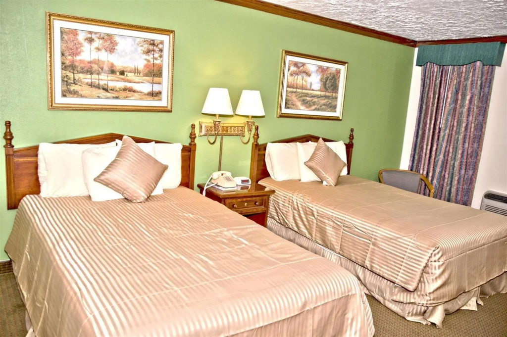 Victorian Inn & Suites