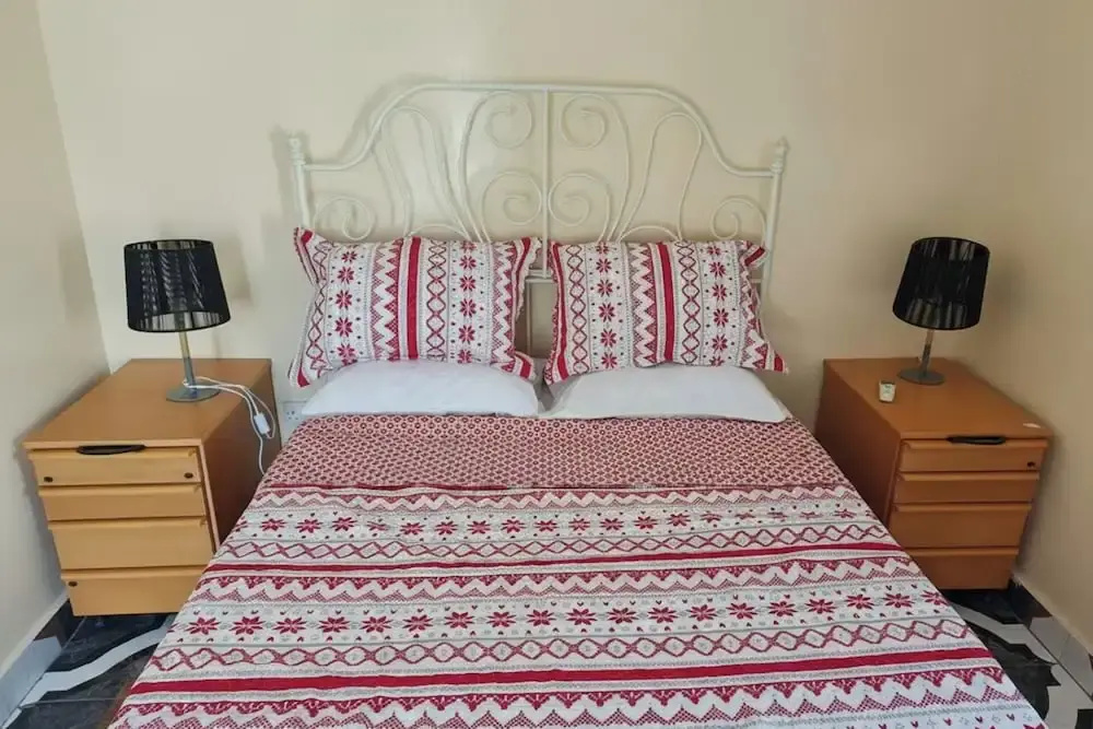 4 Bed House Sleeps 8 - Garden and Pets Welcome