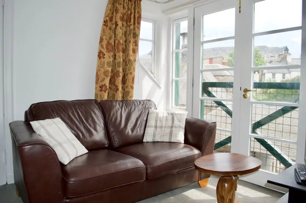 Central 2 Bedroom Flat With Great Views