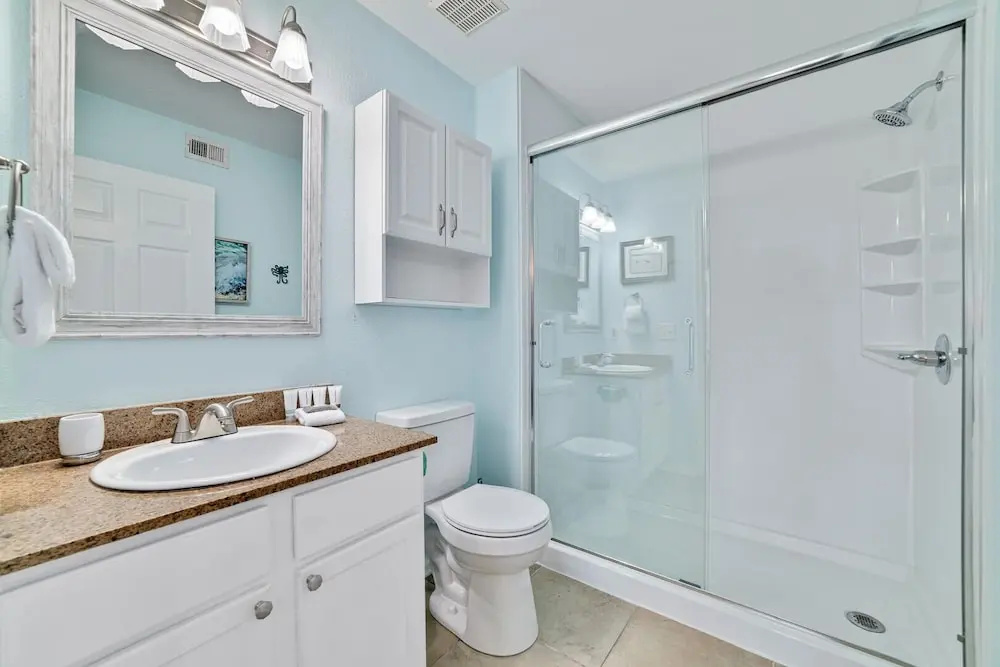 Updated, Ground Floor Unit w/ Pool & Gym, Sleeps 6
