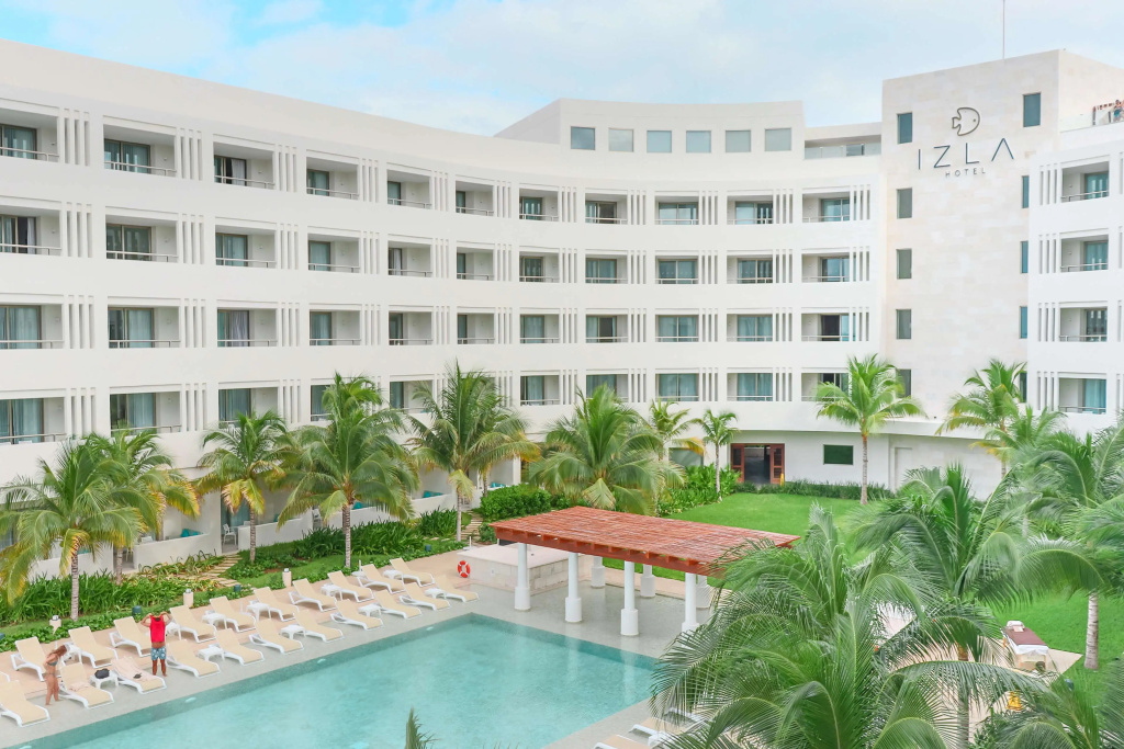 Izla Beach Front Hotel
