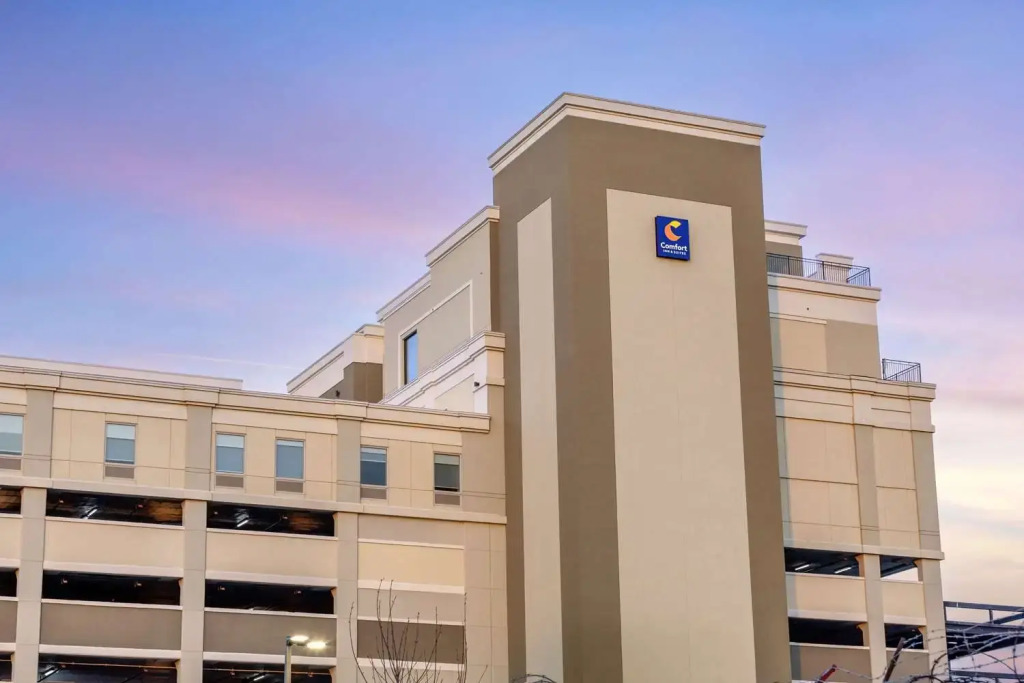 Comfort Inn & Suites Newark Liberty International Airport