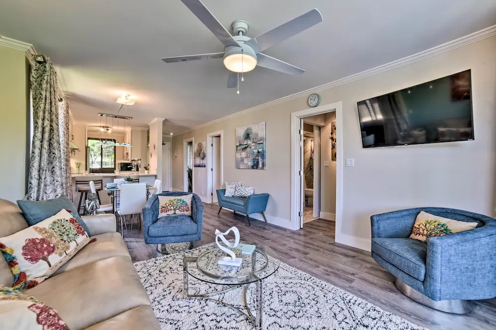Walk to Beach: West Maui Condo w/ Lanai & Pool!