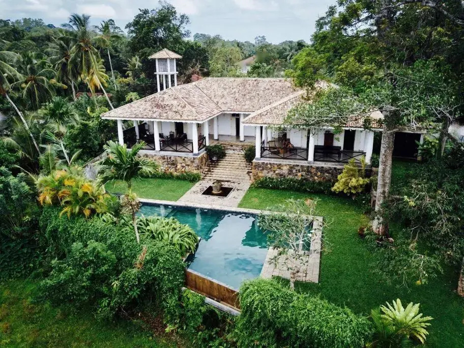 Etamba House