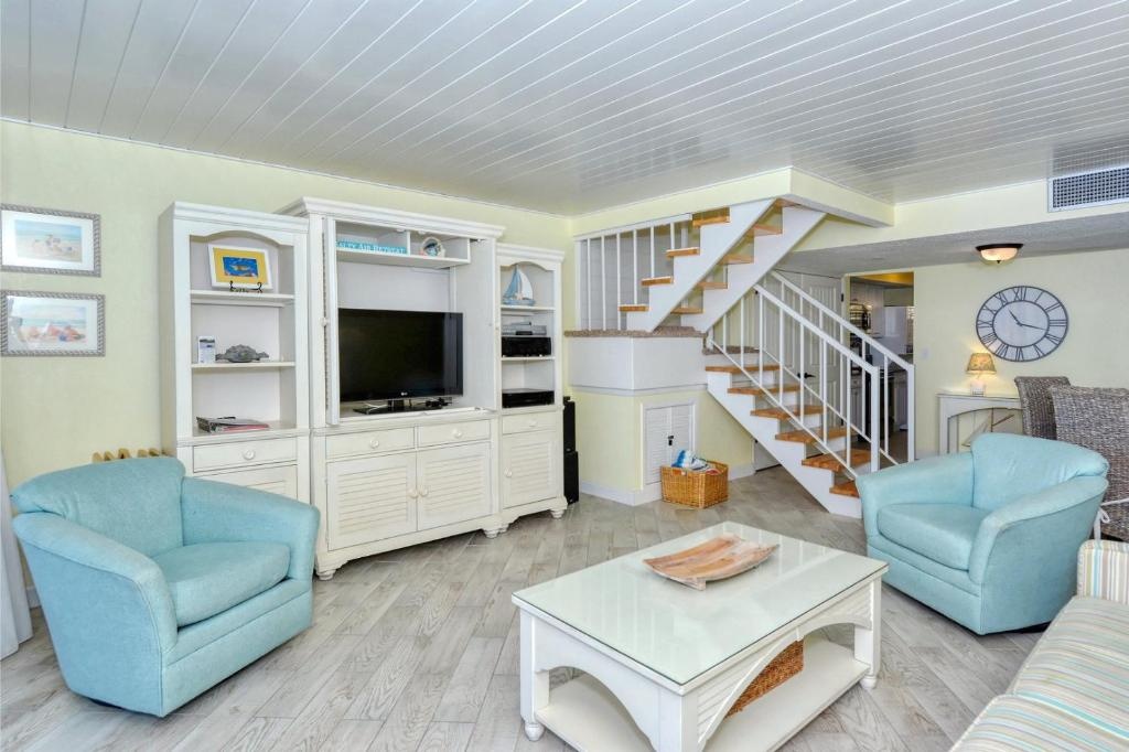 LaPlaya 105B-Relax on the balcony and watch the dolphins swim by and the pelicans dive!