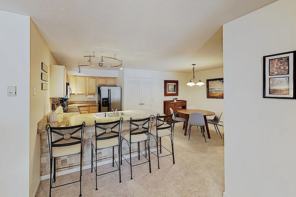 New Listing! Sparkling W/ Hot Tub & Garage 2 Bedroom Condo