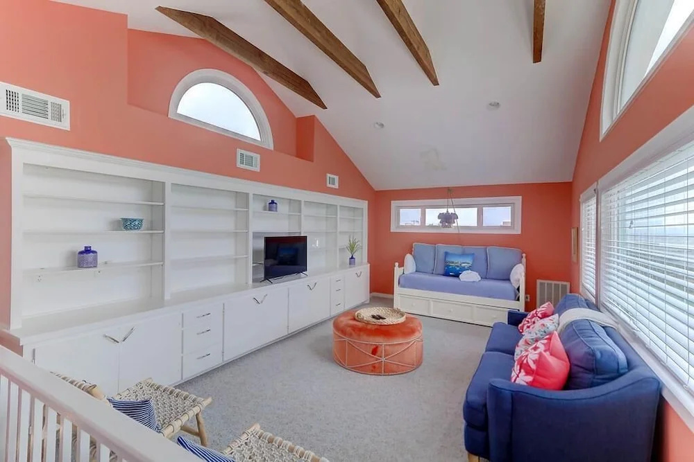 805 East Arctic