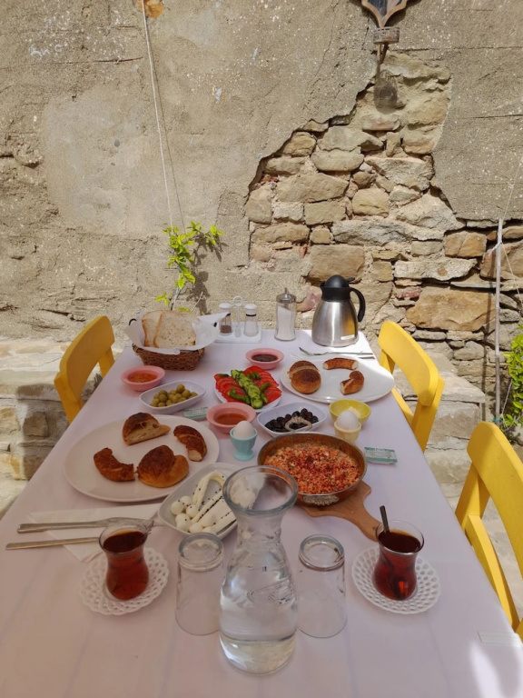 Sari Keçi̇ Taş Otel