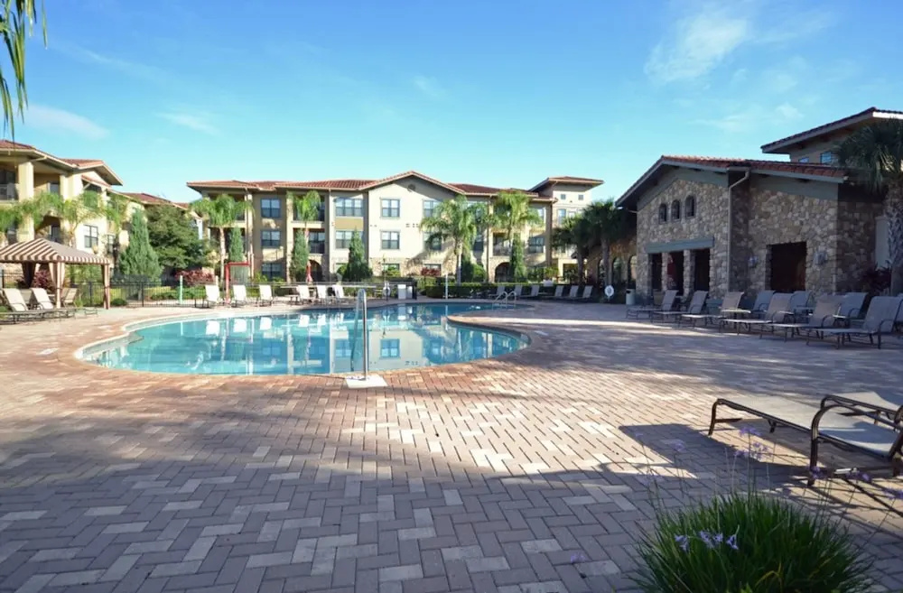 Bella Piazza 245176
