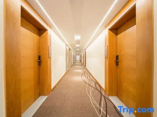 HanTing Hotel (Guiyang Convention and Exhibition Center Financial City)