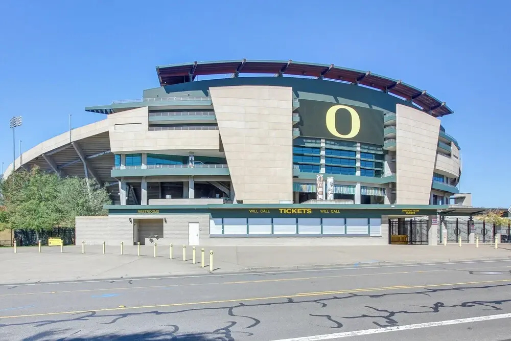 Pet-friendly Home w/ Yard, 2 Mi to Autzen Stadium