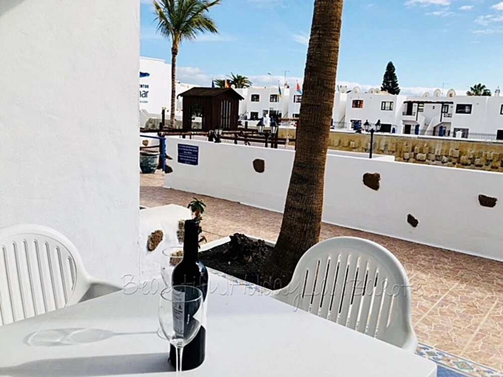 Apartment Bellissima 200m from the Ocean with pool, Wifi Sat-tv