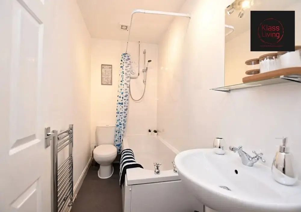 One Bedroom Apartment by Klass Living Serviced Accommodation Coatbridge - Whifflet Park Apartment With Wifi  and Parking
