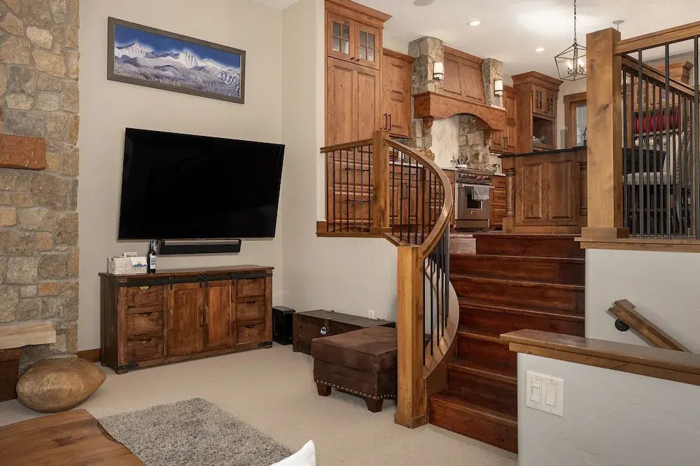 Iron Horse Manor 4 Bedroom Home