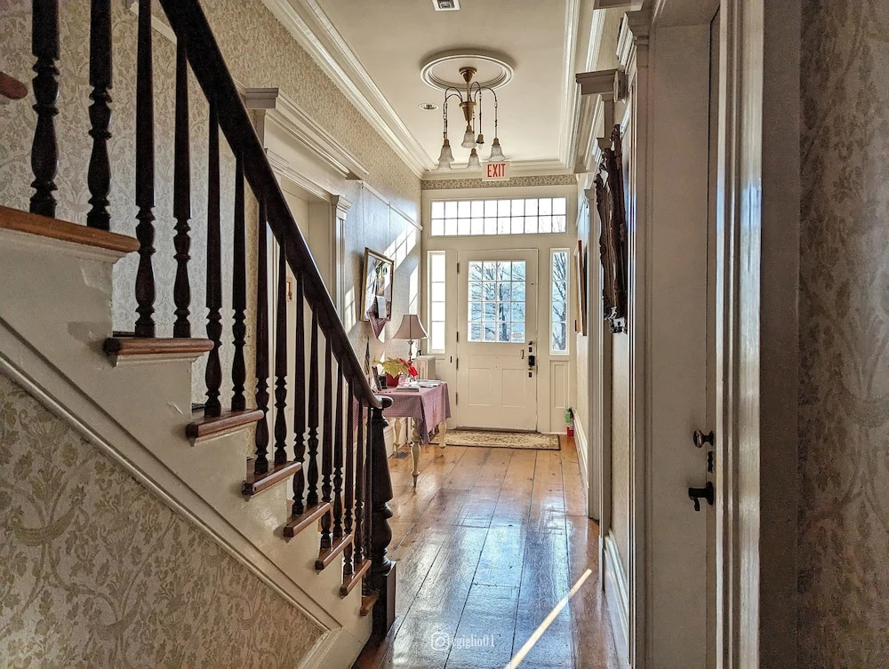 Cromwell Manor Inn