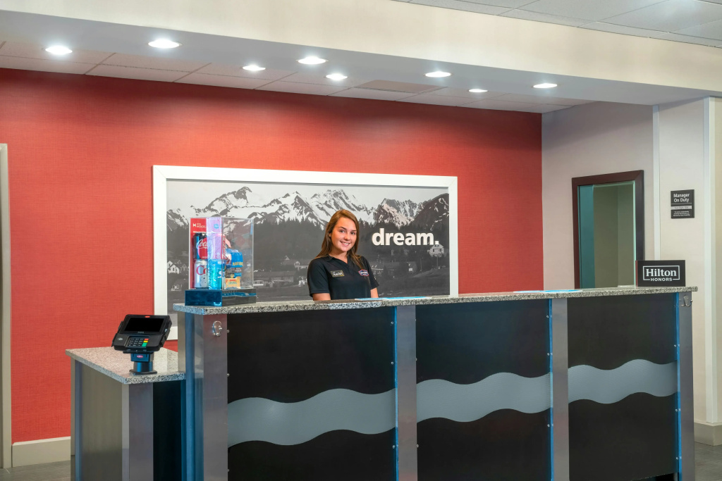 Hampton Inn and Suites Roanoke Airport/Valley View Mall