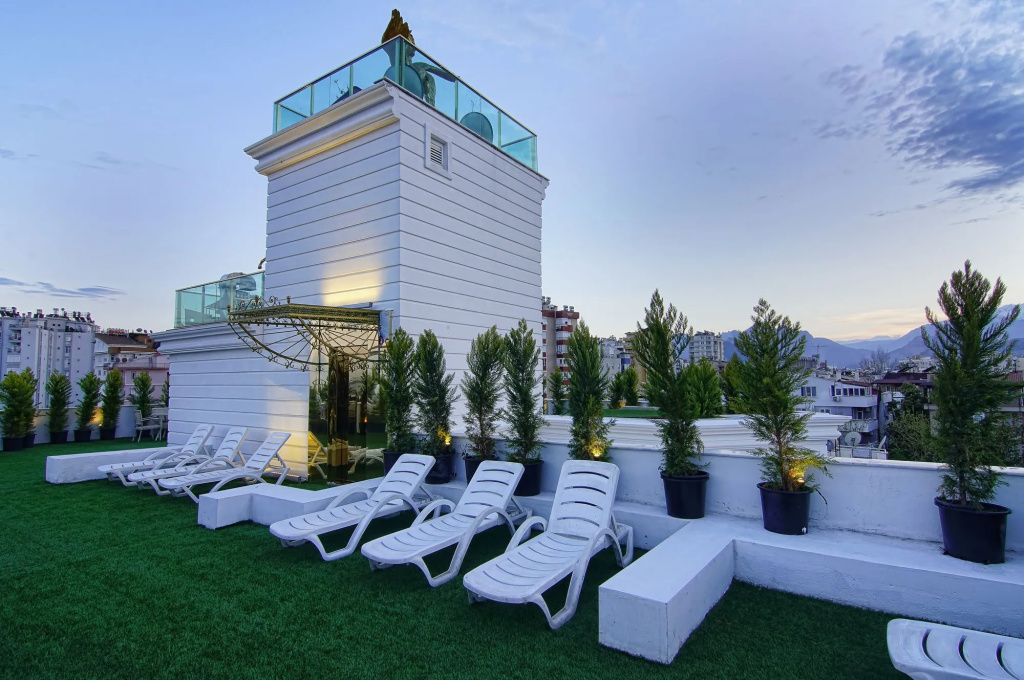 HOTEL S WHITE