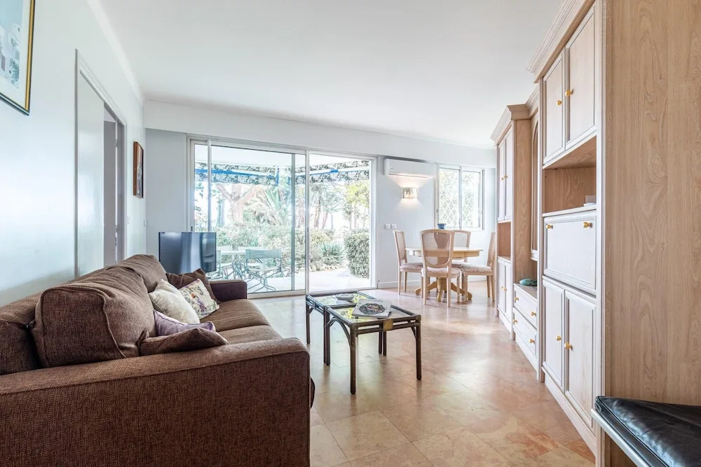 VANEAU Incroyable appartement avec jardin et vue mer