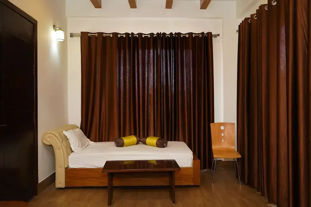 Hotel Chail Retreat-A Boutique Resort