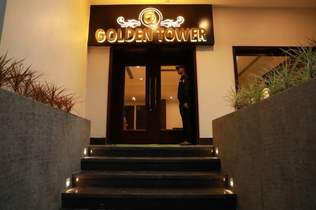 Hotel Golden Tower Near Heritage Street