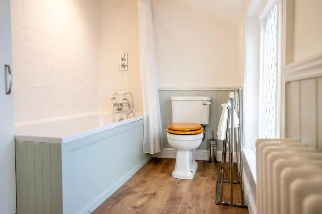 6 Monkbar Court