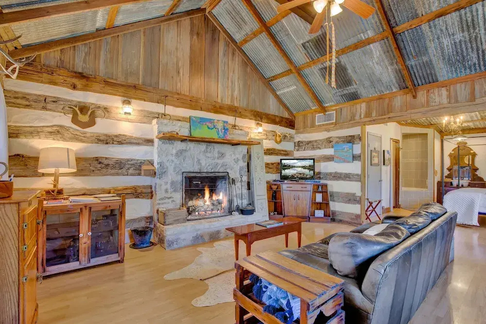 Gorgeous Haus-cabin Combo-bbq and XL Patio-min to Main St!
