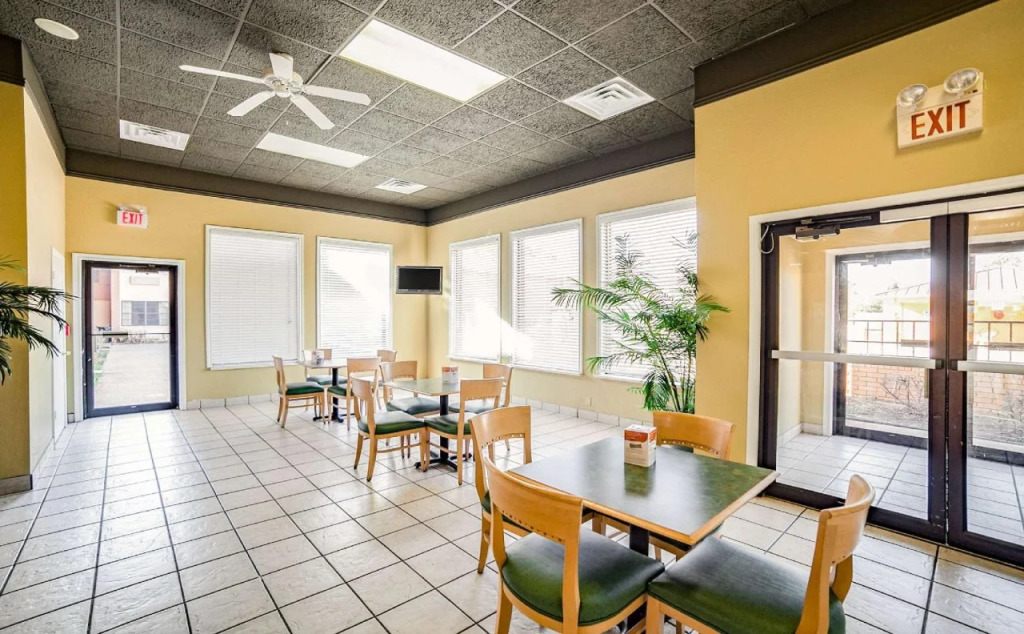 Clarion Pointe Marshall