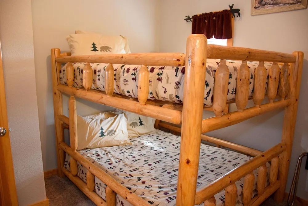 THE PINNACLE - 6 Br Cabin