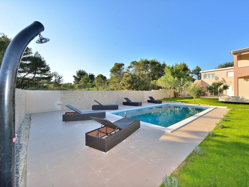 Lovely Villa in Vir With Swimming Pool