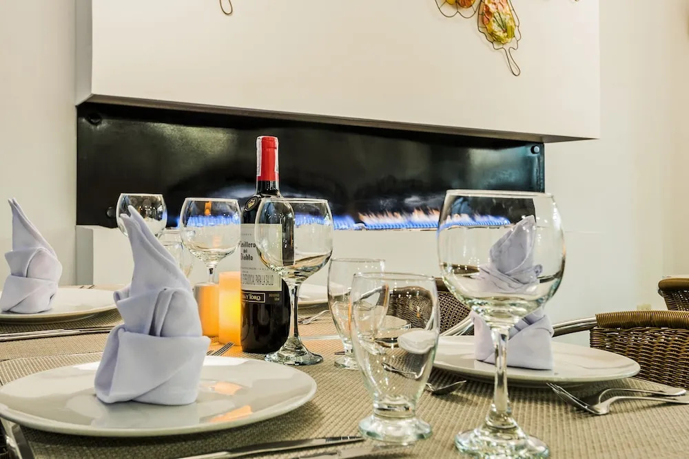 Hotel Hill House Suites