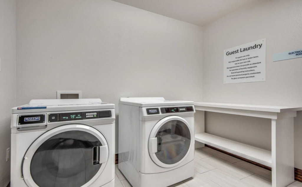 Holiday Inn and Suites Addison by IHG