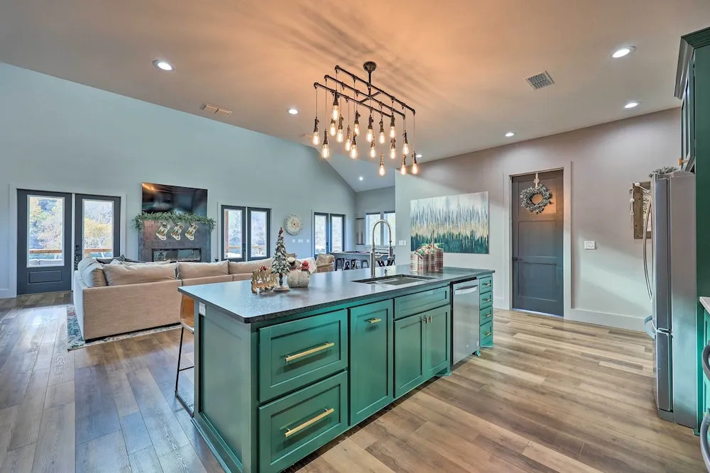 Lavish Riverfront Escape with Gas Grill!