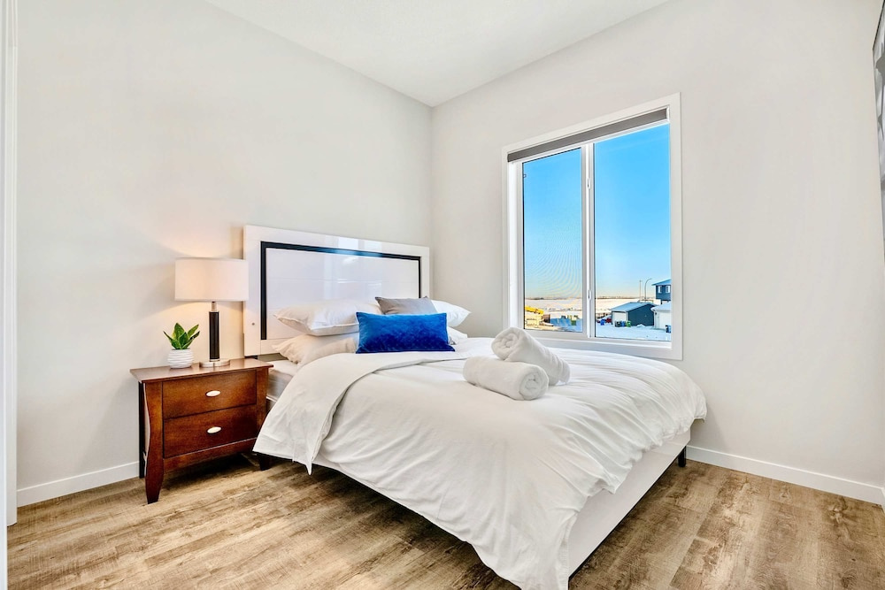 Herron Street NEW Luxury Retreat 6 Beds A11y