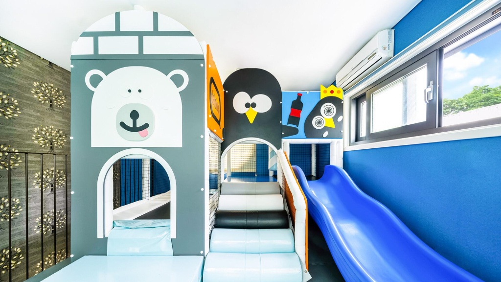Hi Kids Poolvilla