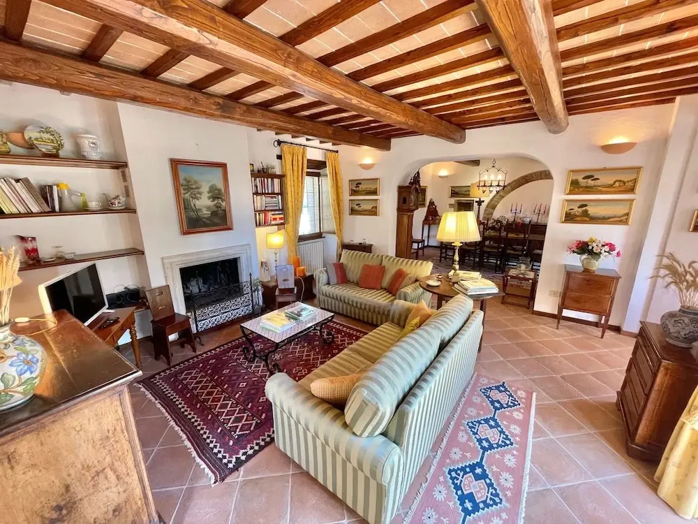 Luxurious Umbrian Retreat for 10 With Private Terrace and Pool