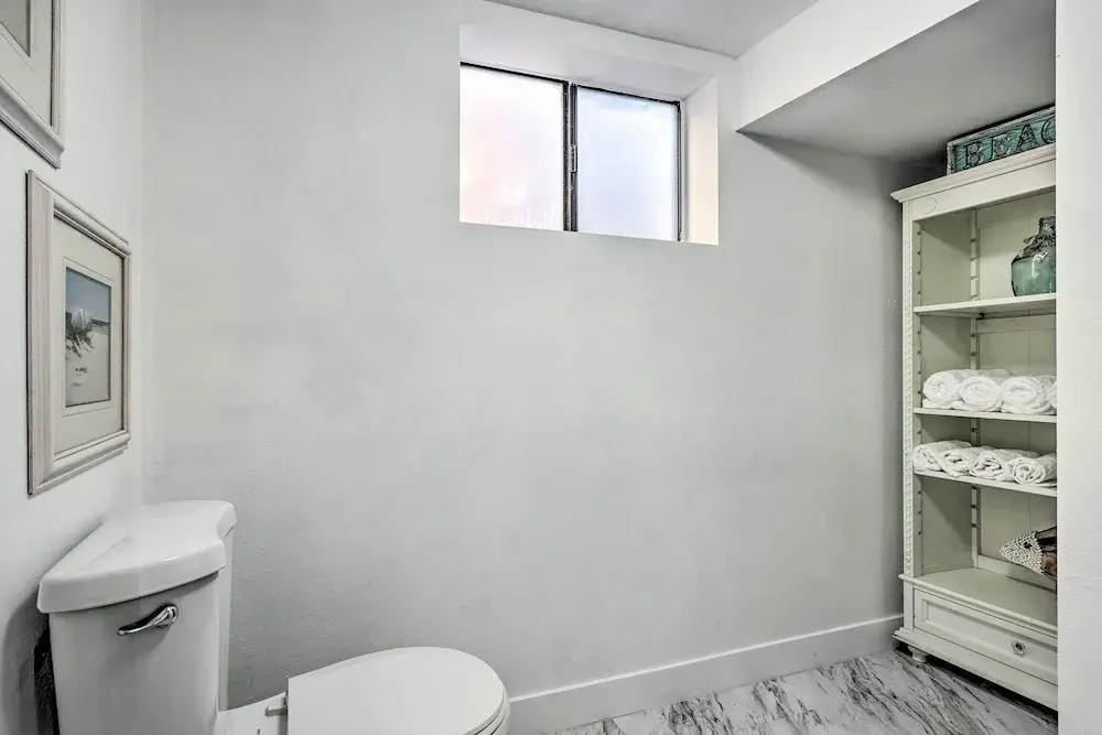 Oxnard Apartment < 1/2 Mi to Beaches!
