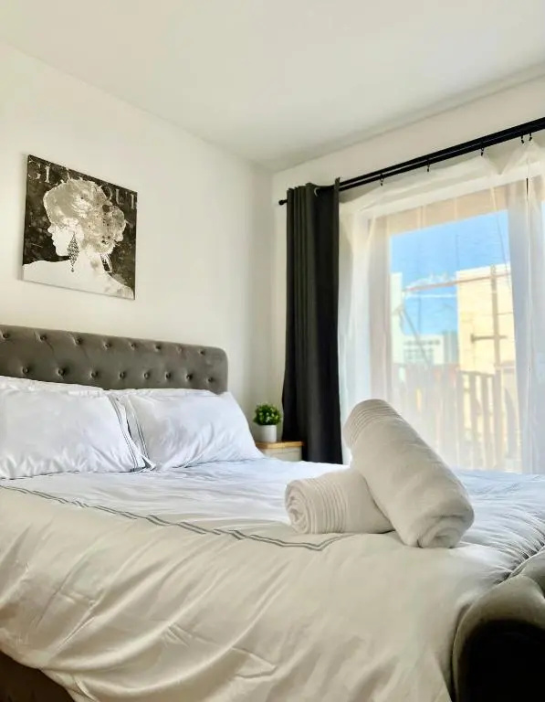 Luxury Waterloo Apartment - Large Private Patio & Air Conditioning