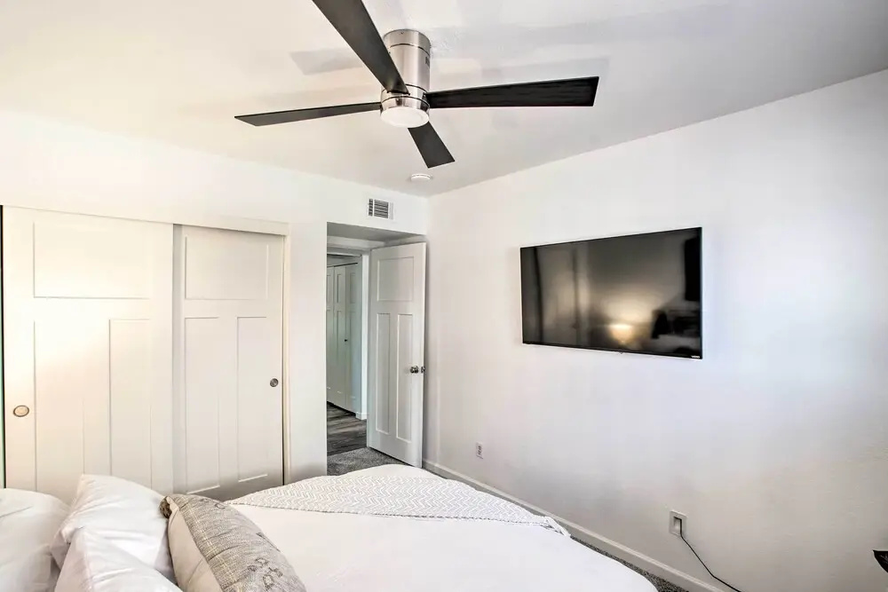 Fire Pit, Heated Pool: Central Tempe Escape!