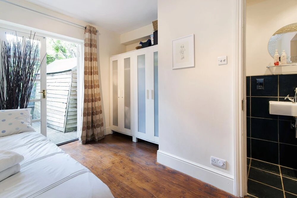 Bright Munster Road Apartment - MM2