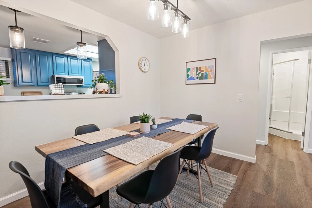 Badger Den - Located In The Heart Of The Village. Modern Aesthetics Meet Mountain Charm! 3 Bedroom Home