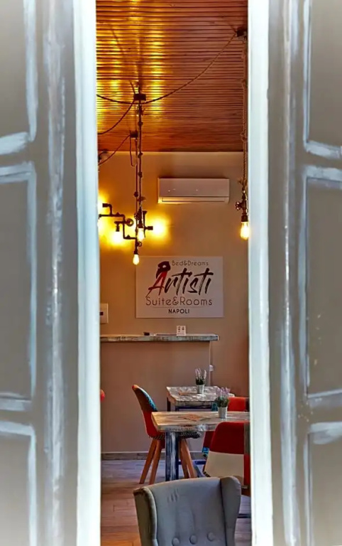 Artisti Sustinea Rooms