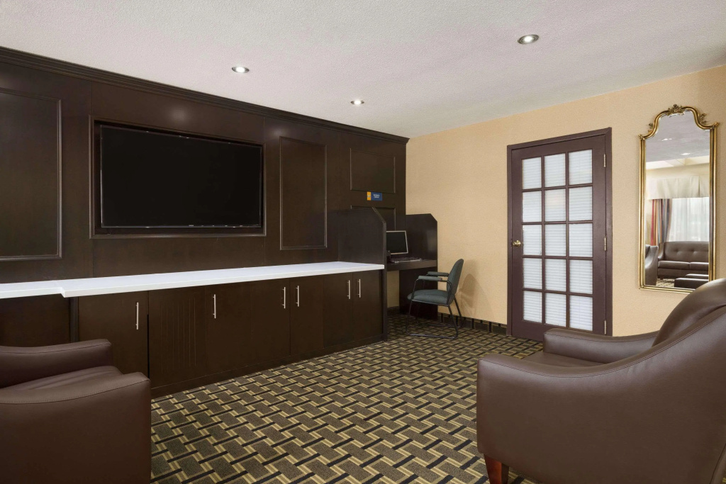 Spark By Hilton Woodstock