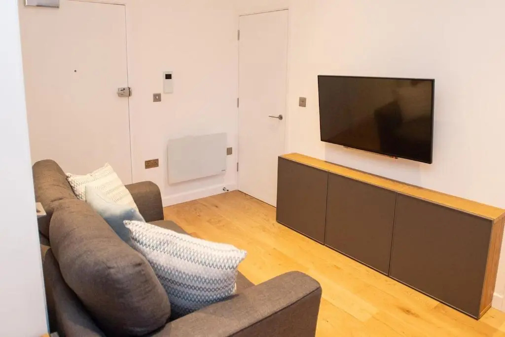 Stylish and Clean 1 Bed Apartment Maidenhead Town center