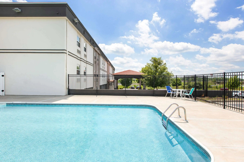La Quinta by Wyndham Blue Springs