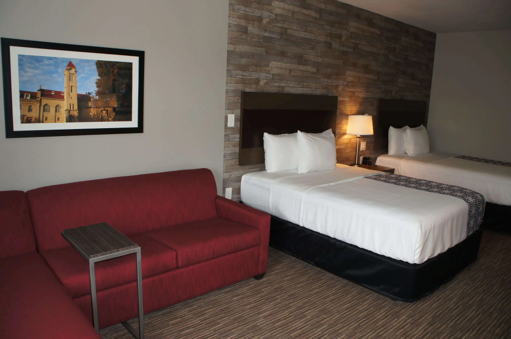 La Quinta Inn and Suites by Wyndham Bloomington