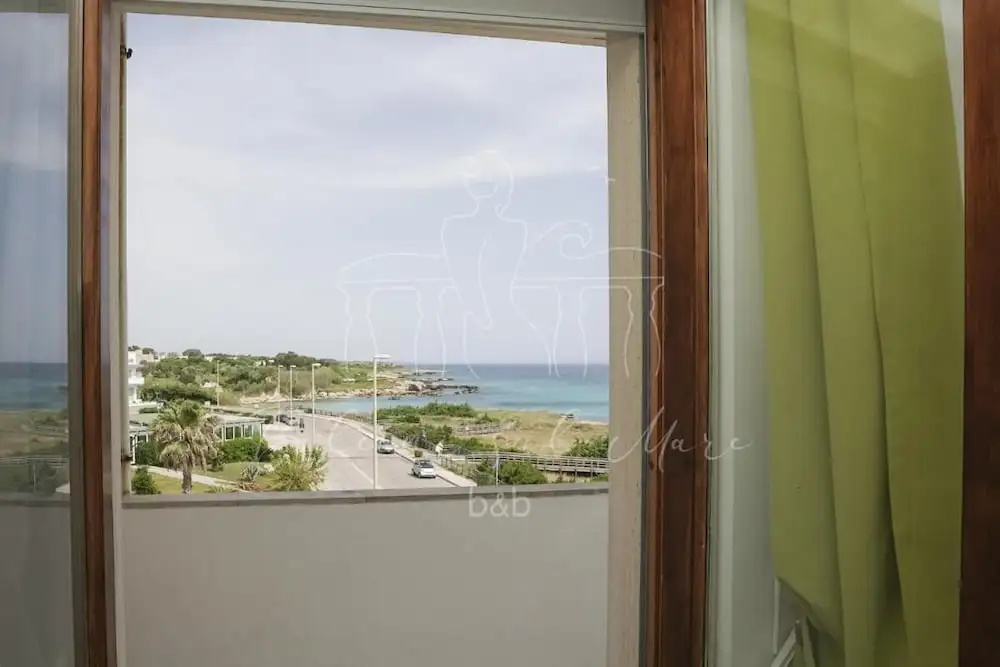 Room in B&B - B&B Balconi Sul Mare Standard Room With Balcony Overlooking the sea "la Staffa"