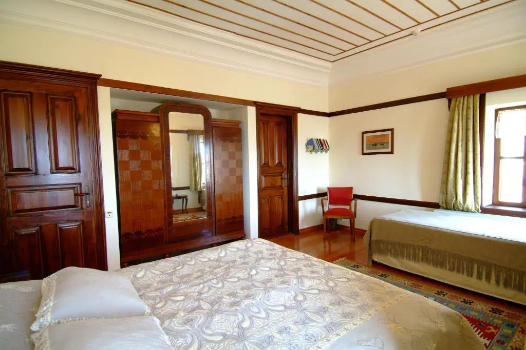 Altın Çeşmeli Konak