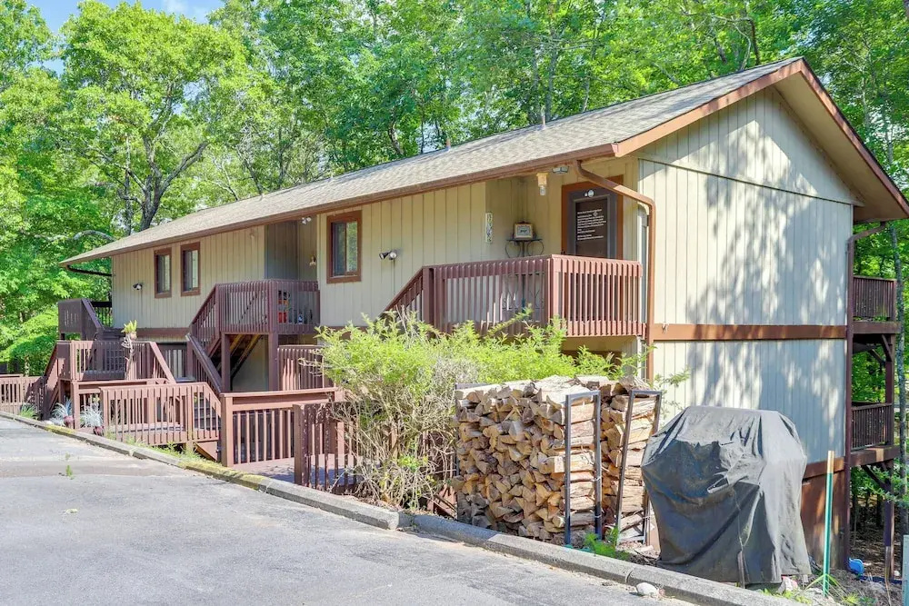 1/2 Mi to Marina: Lake Arrowhead Condo!